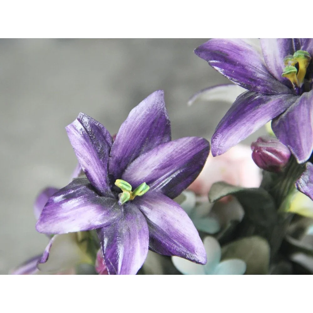 Nuova Italian Capodimonte ceramic floral arrangement with lilies, Naples, Italy - Picture 5 of 8